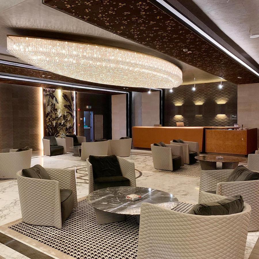 The Bentley Luxury Hotel & Suites Doha Exterior foto The lounge at the airport