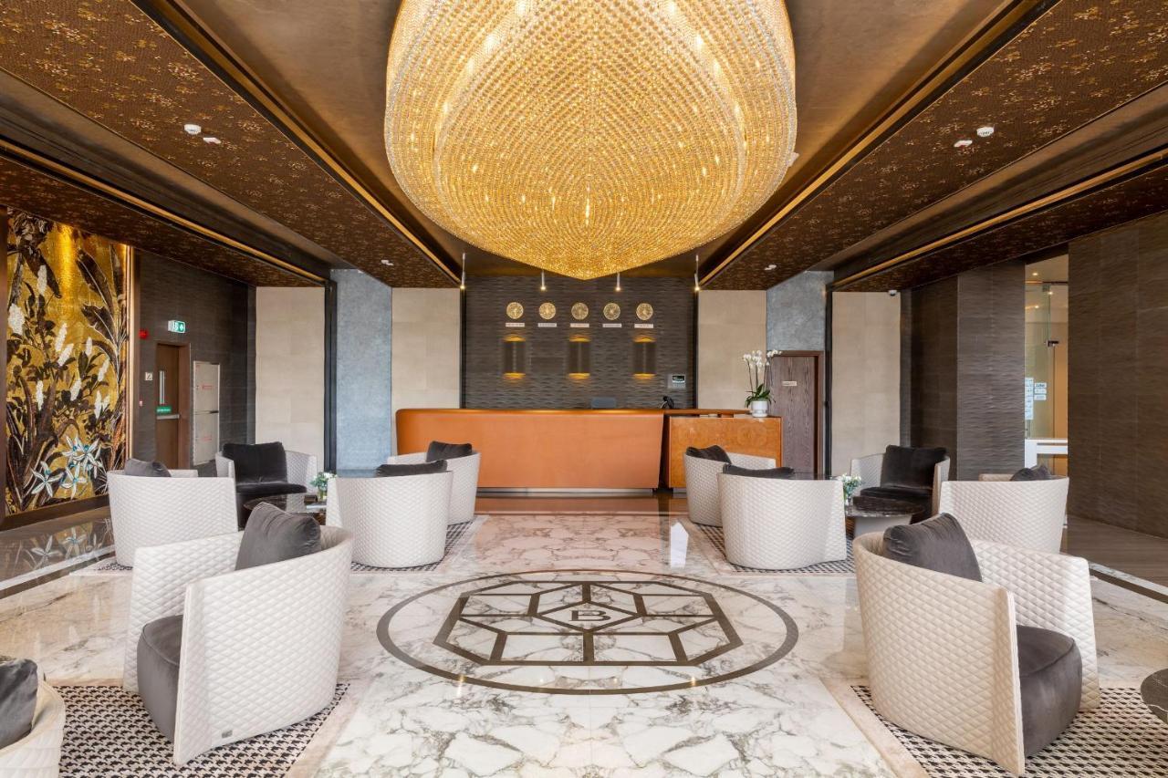 The Bentley Luxury Hotel & Suites Doha Exterior foto The lobby of the hotel