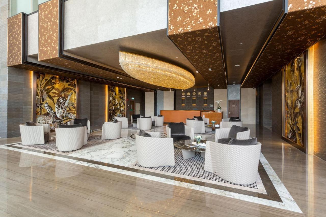 The Bentley Luxury Hotel & Suites Doha Exterior foto The lobby of the hotel